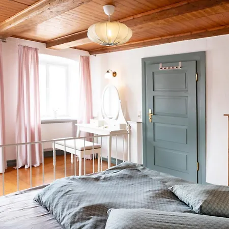 Maechenhaften In Historischem Gebaeude 12p I 4 Baeder I Sauna Zubuchbar I Pizzaofen L Garten Apartment Ehingen (Alb-Donau)