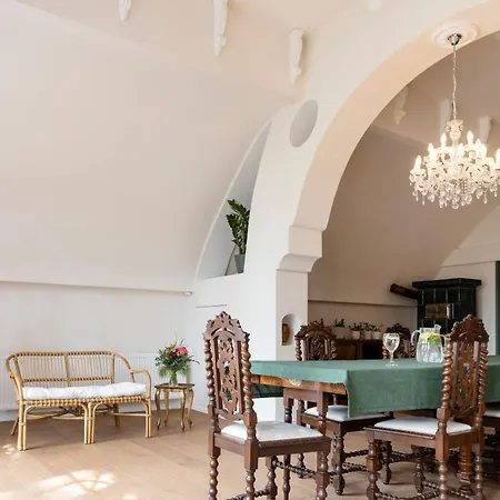 Maechenhaften In Historischem Gebaeude 12p I 4 Baeder I Sauna Zubuchbar I Pizzaofen L Garten Lägenhet *