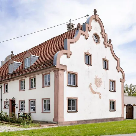 Maechenhaften In Historischem Gebaeude 12p I 4 Baeder I Sauna Zubuchbar I Pizzaofen L Garten * Ehingen (Alb-Donau)