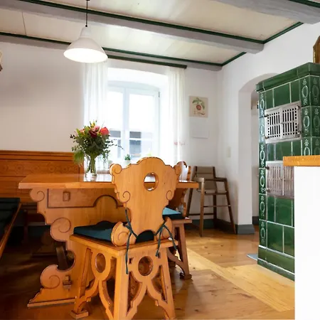Maechenhaften In Historischem Gebaeude 12p I 4 Baeder I Sauna Zubuchbar I Pizzaofen L Garten *