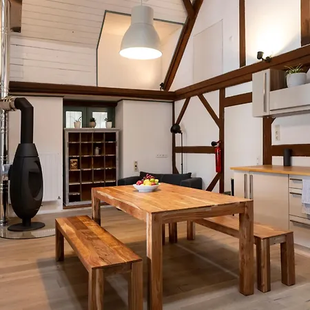 Maechenhaften In Historischem Gebaeude 12p I 4 Baeder I Sauna Zubuchbar I Pizzaofen L Garten Lägenhet *